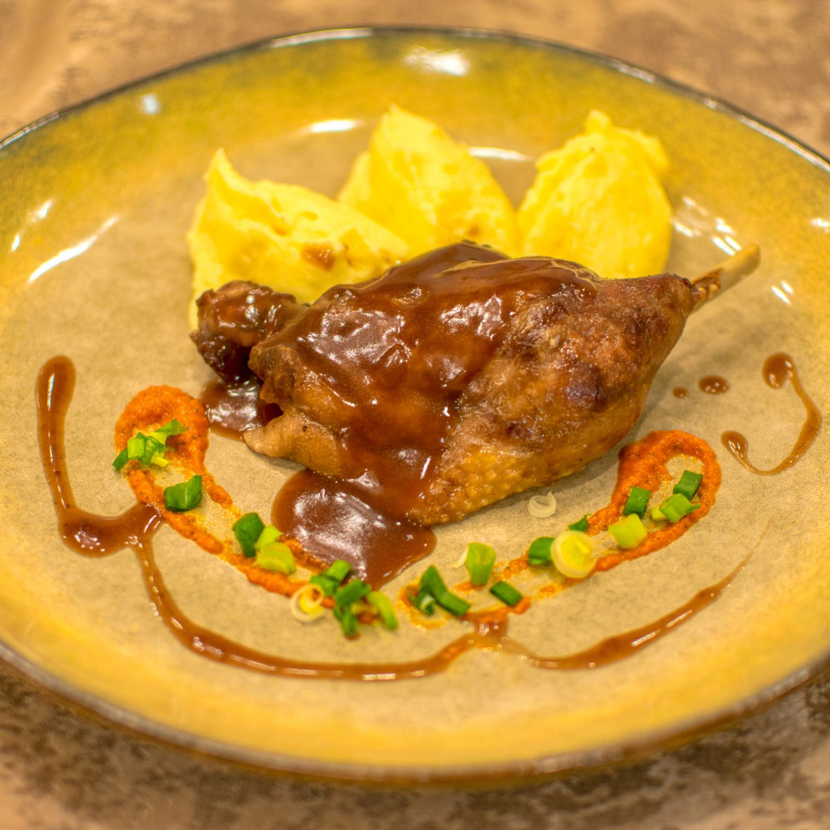 Cuisse de canard confite et pommes de terre sarladaises
